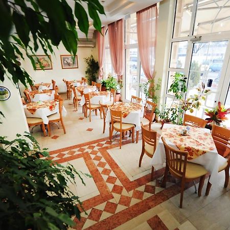 Vip Hotel Skopje - New Management エクステリア 写真