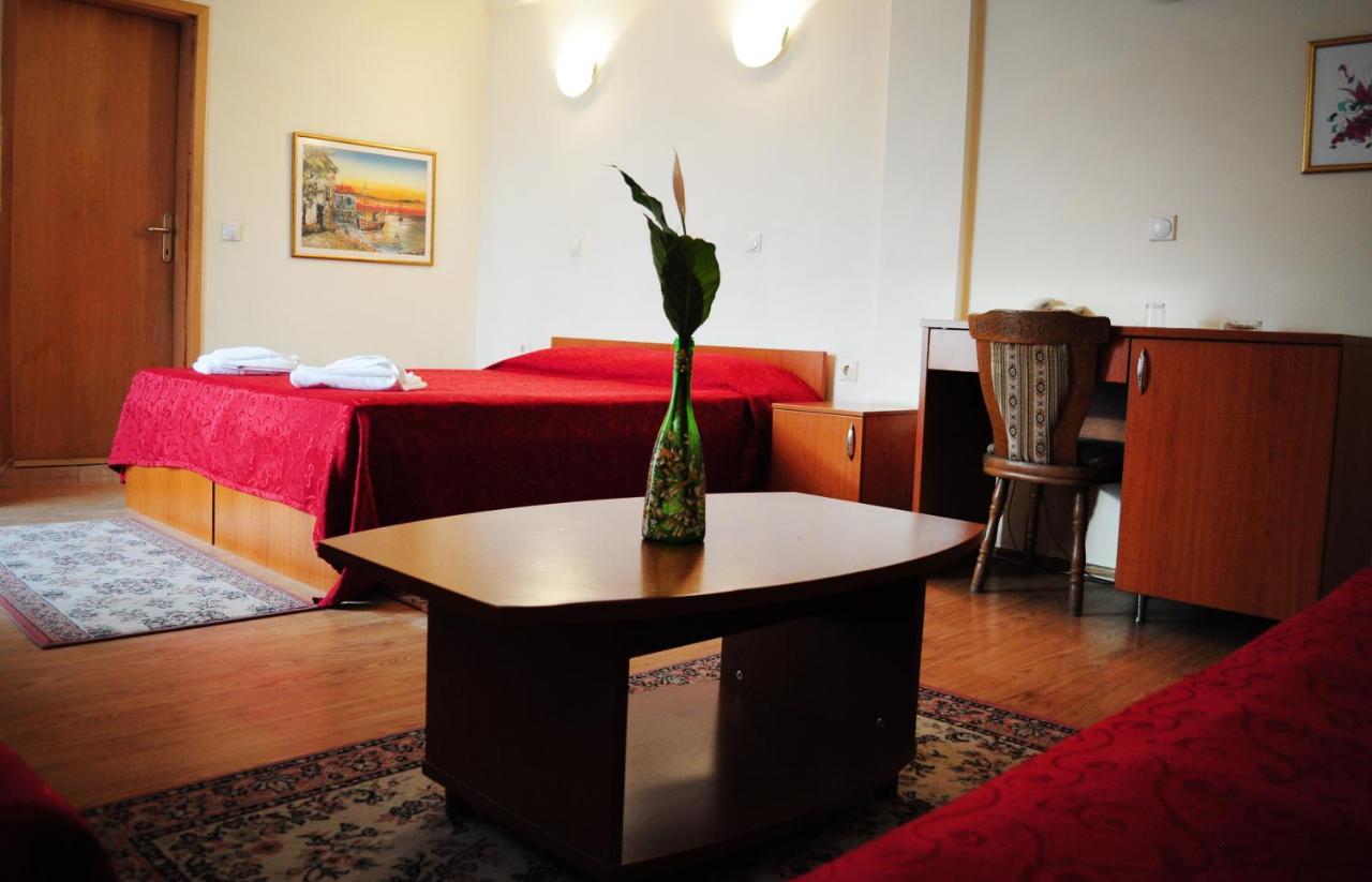 Vip Hotel Skopje - New Management エクステリア 写真