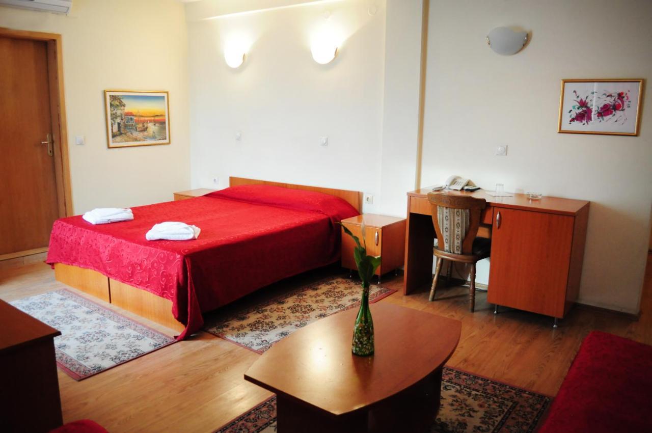 Vip Hotel Skopje - New Management エクステリア 写真