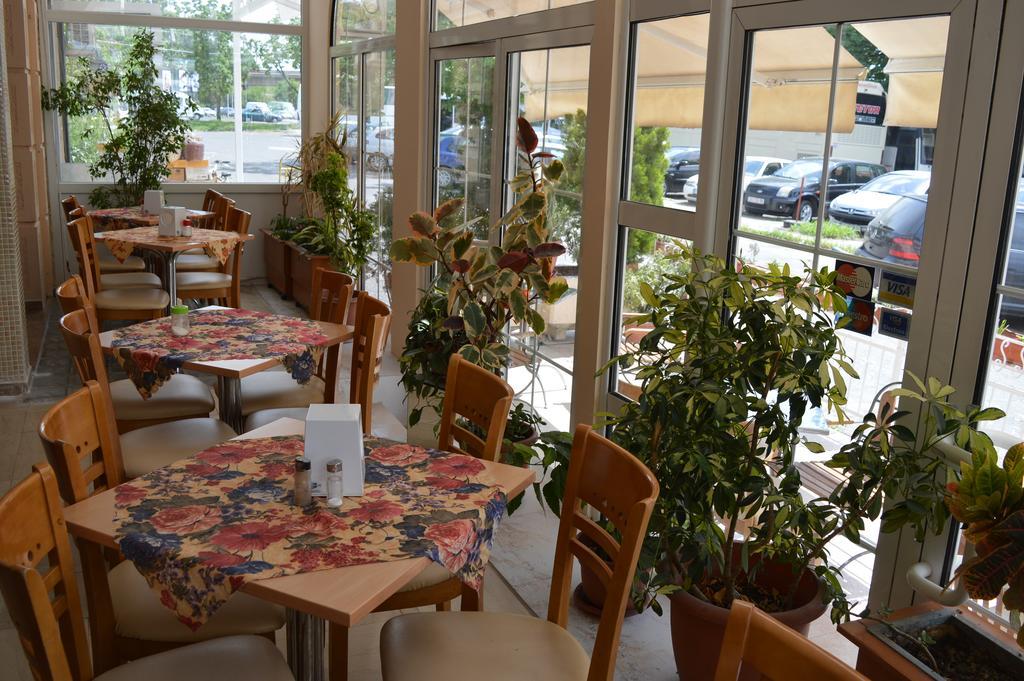 Vip Hotel Skopje - New Management エクステリア 写真