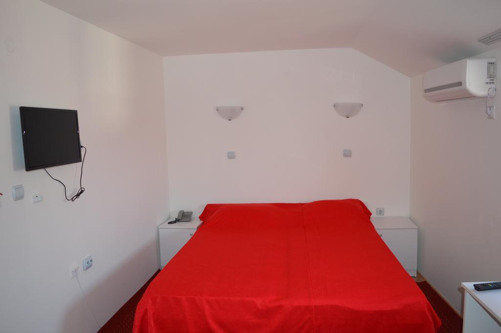 Vip Hotel Skopje - New Management エクステリア 写真