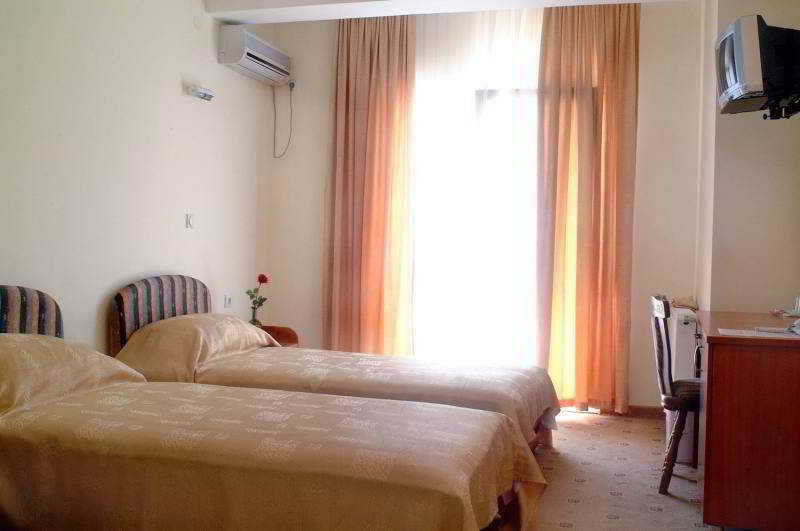 Vip Hotel Skopje - New Management エクステリア 写真